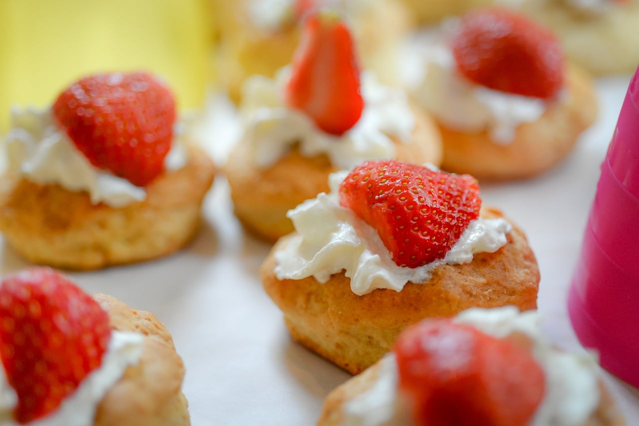 Scones with strawberries